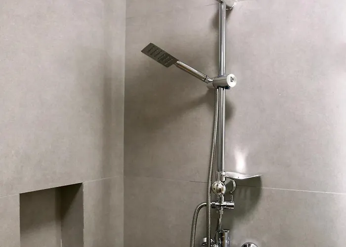 Stylish In Tirana, 3a *